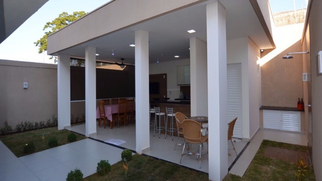 Casa de Condomínio à venda com 3 quartos, 210m² - Foto 3