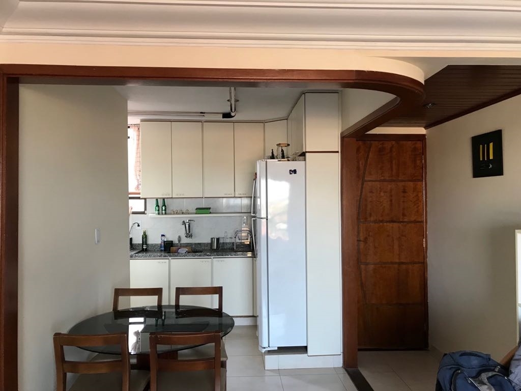 Apartamento à venda com 3 quartos, 68m² - Foto 2