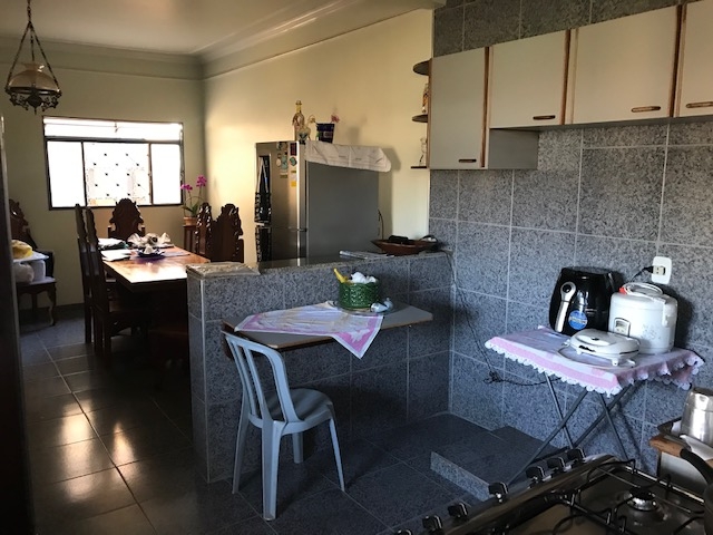 Casa à venda com 4 quartos, 240m² - Foto 8