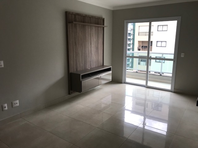 Apartamento à venda com 2 quartos, 74m² - Foto 2