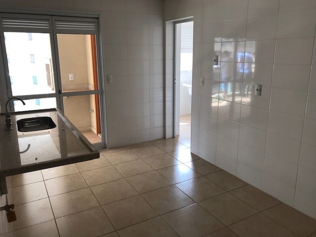 Apartamento à venda com 3 quartos, 135m² - Foto 15