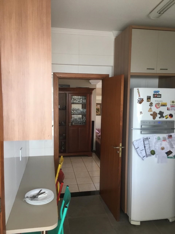 Apartamento à venda com 3 quartos, 167m² - Foto 4