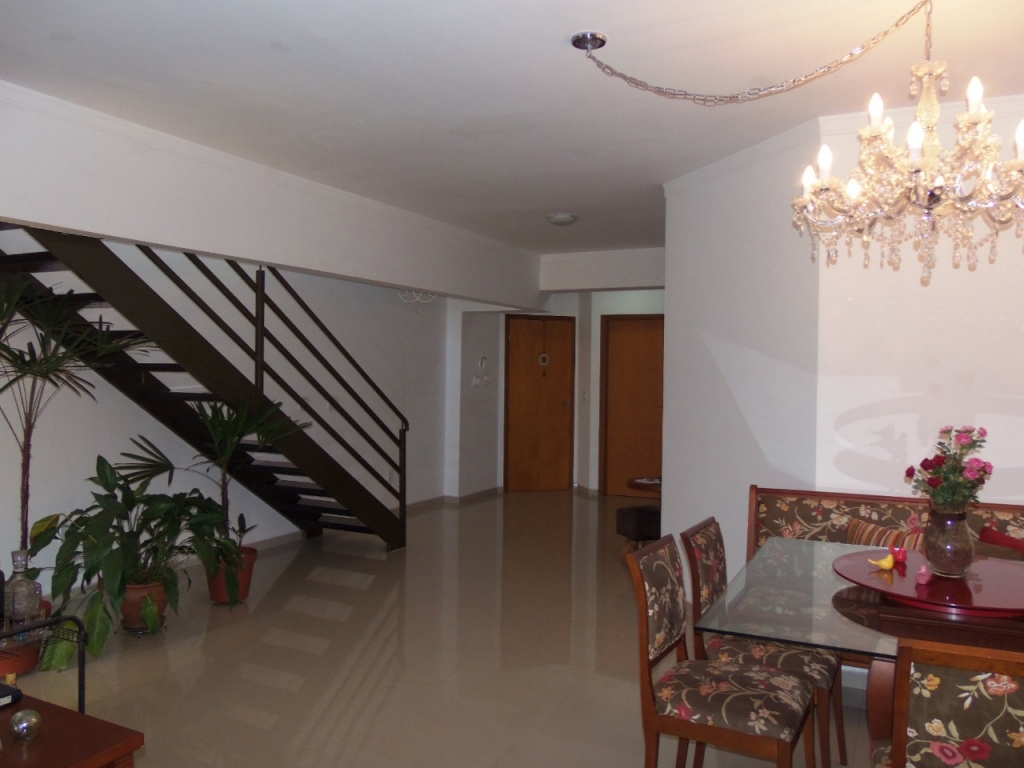 Apartamento à venda com 4 quartos, 220m² - Foto 2