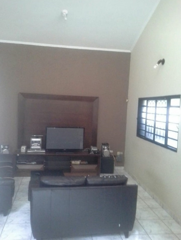 Casa à venda com 3 quartos, 200m² - Foto 1