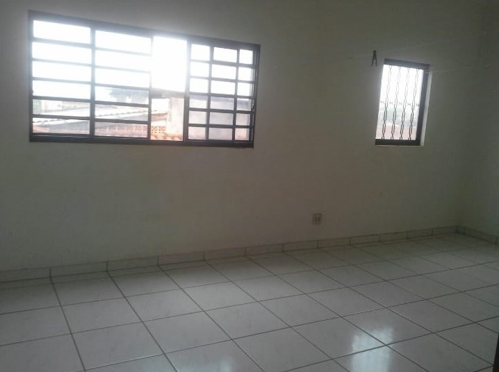 Casa à venda com 3 quartos, 200m² - Foto 4