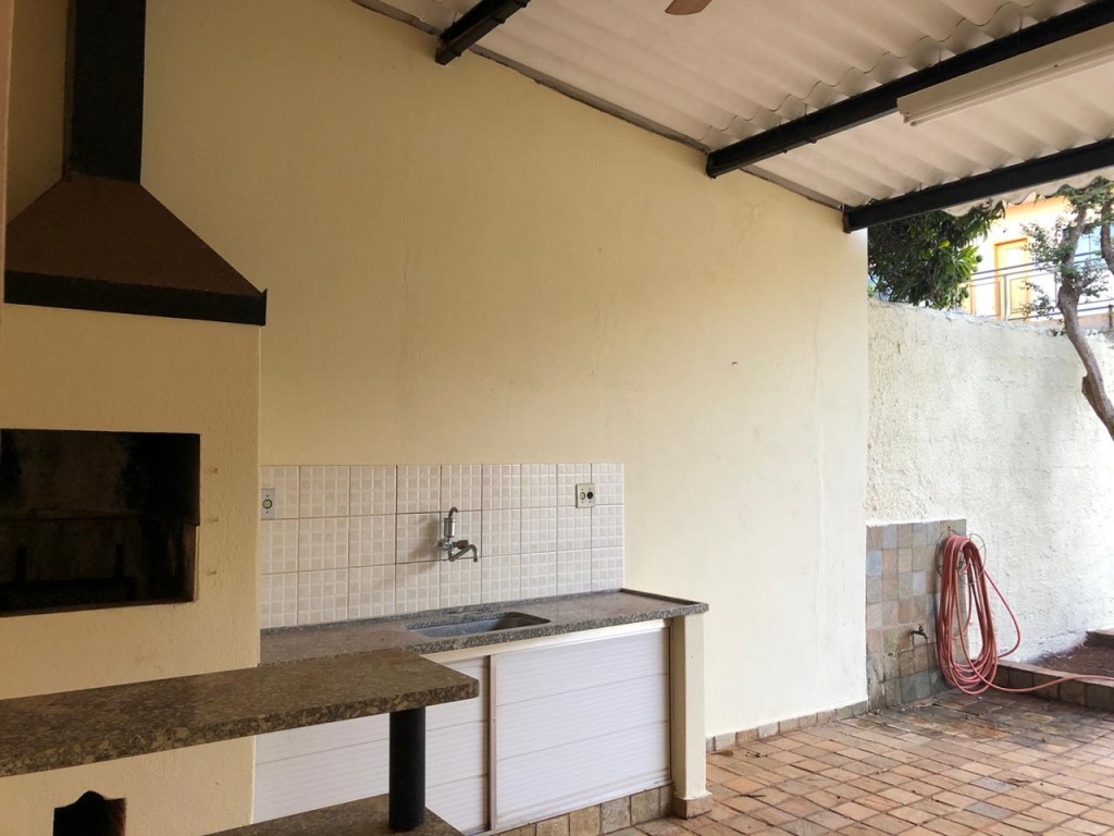 Casa à venda com 3 quartos, 150m² - Foto 2