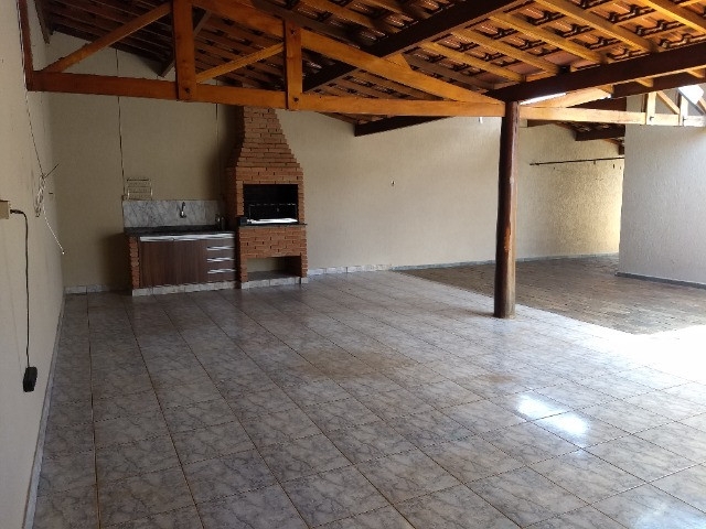 Casa à venda com 3 quartos, 239m² - Foto 2