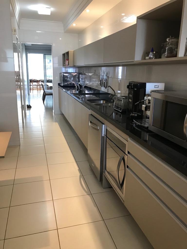 Apartamento à venda com 4 quartos, 302m² - Foto 4