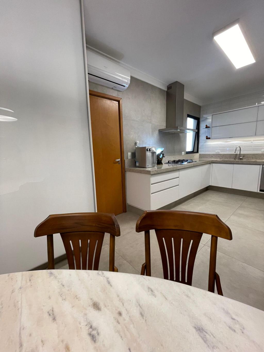 Apartamento à venda com 3 quartos, 177m² - Foto 2