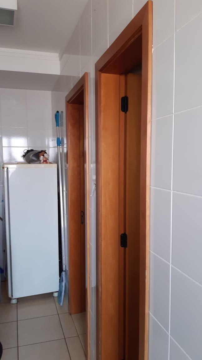 Apartamento à venda com 3 quartos, 212m² - Foto 13