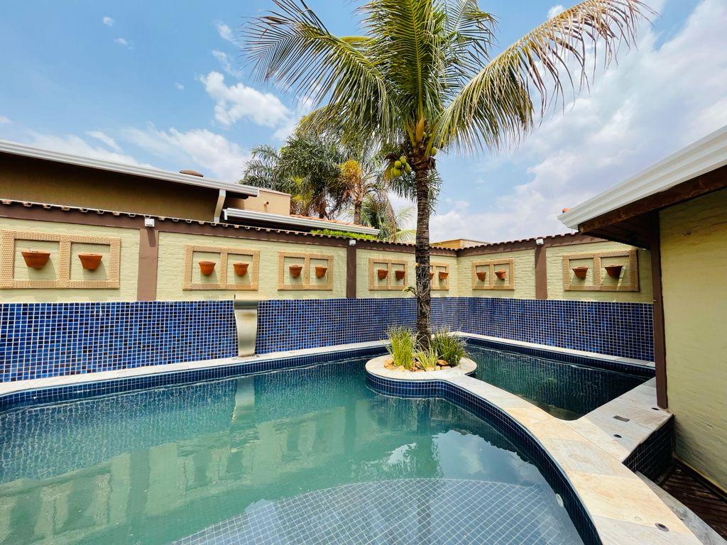 Casa de Condomínio à venda com 3 quartos, 244m² - Foto 1