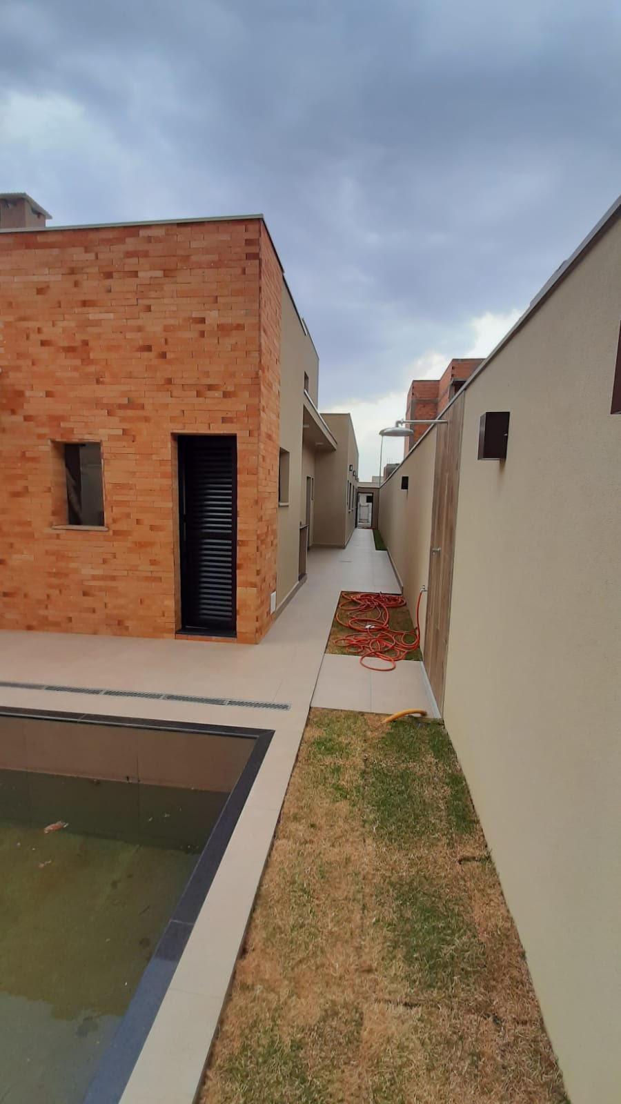 Casa de Condomínio à venda com 3 quartos, 208m² - Foto 3