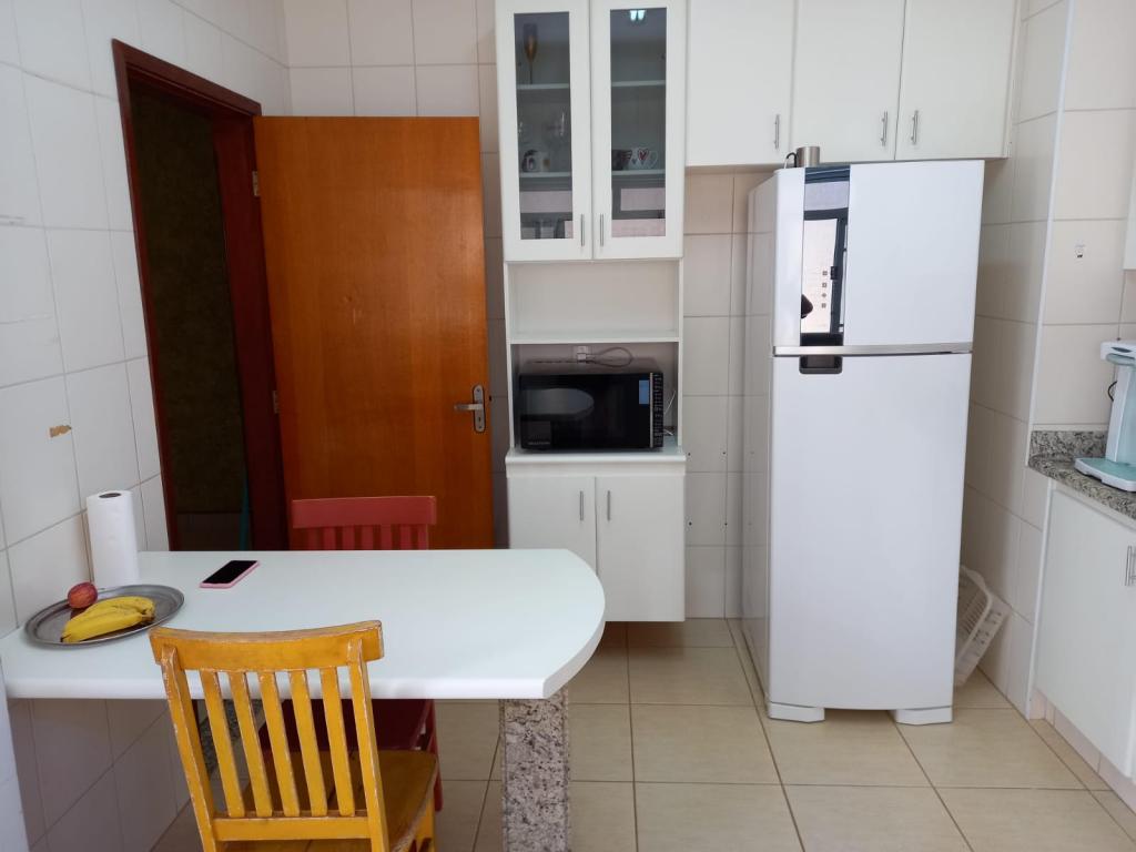 Casa à venda com 3 quartos, 210m² - Foto 3