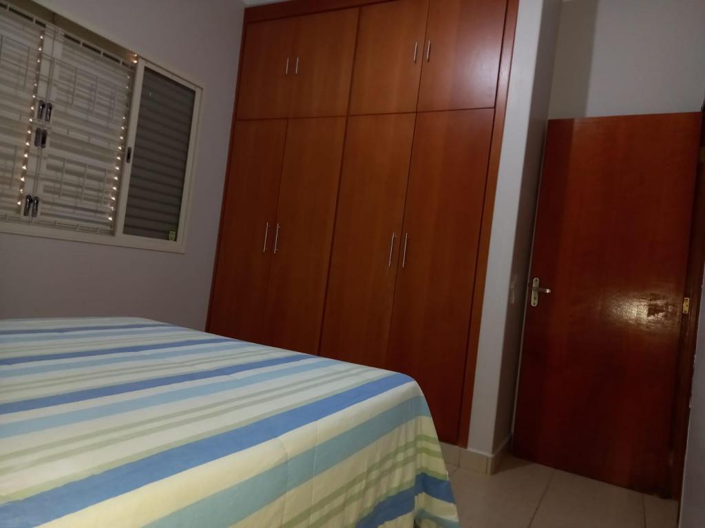 Casa à venda com 3 quartos, 210m² - Foto 4