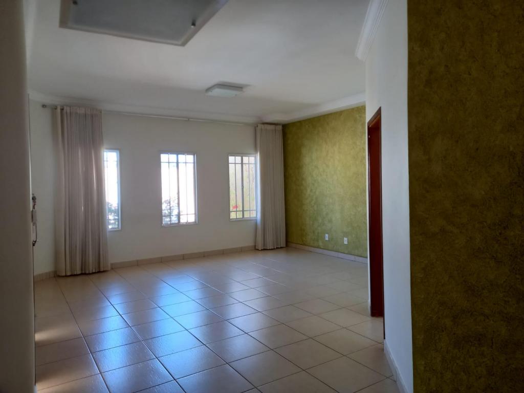 Casa à venda com 3 quartos, 210m² - Foto 11