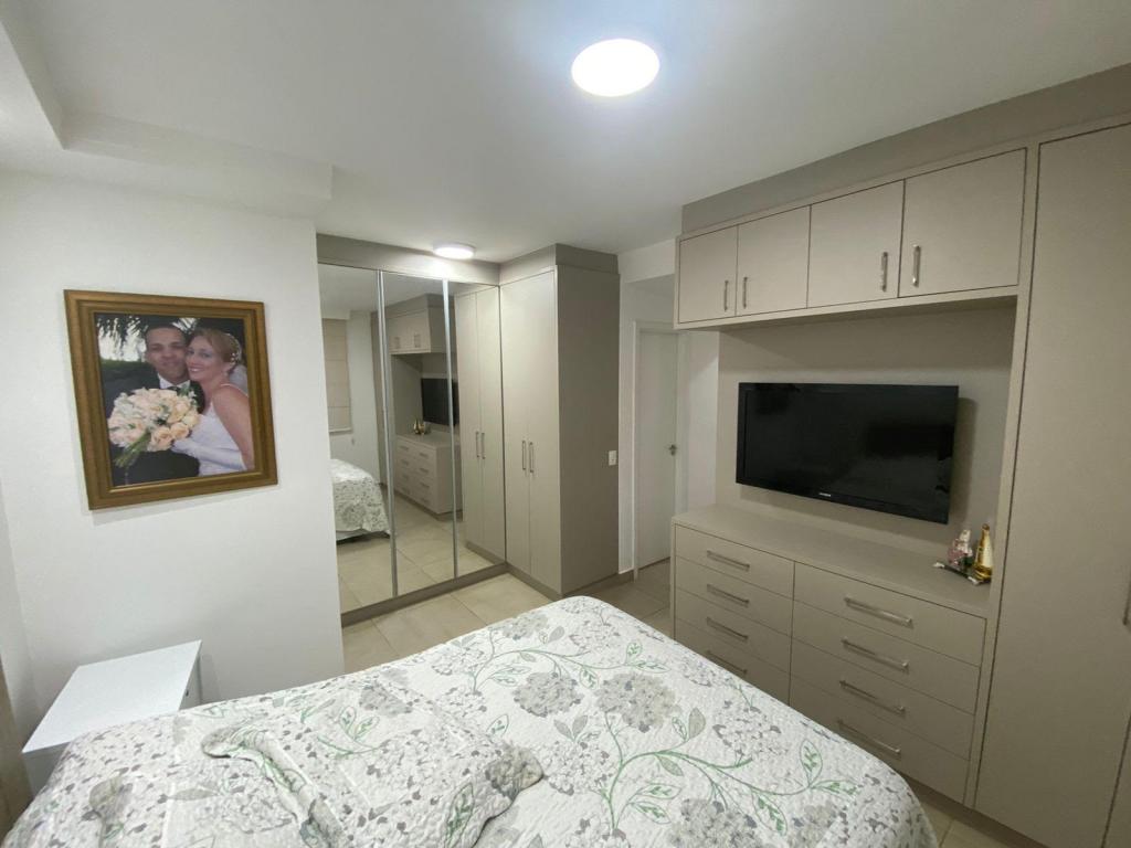 Apartamento à venda com 2 quartos, 74m² - Foto 2