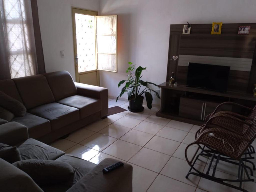 Casa à venda com 2 quartos, 90m² - Foto 1