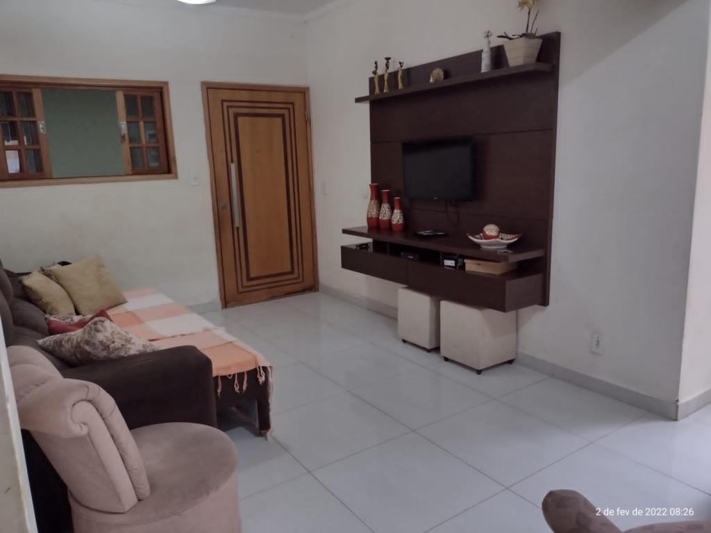 Casa à venda com 3 quartos, 195m² - Foto 1