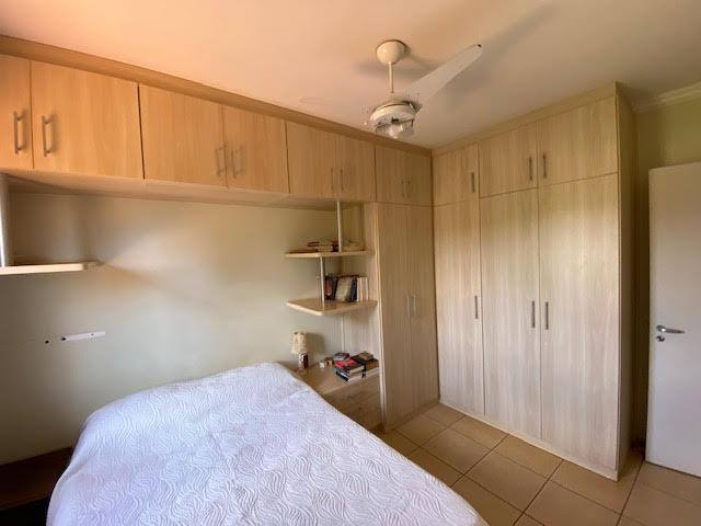 Casa de Condomínio à venda com 4 quartos, 150m² - Foto 2