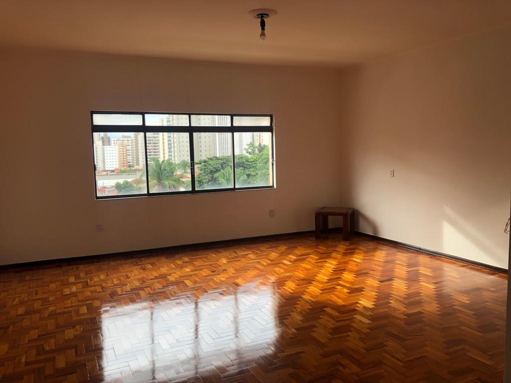 Apartamento à venda com 3 quartos, 126m² - Foto 2