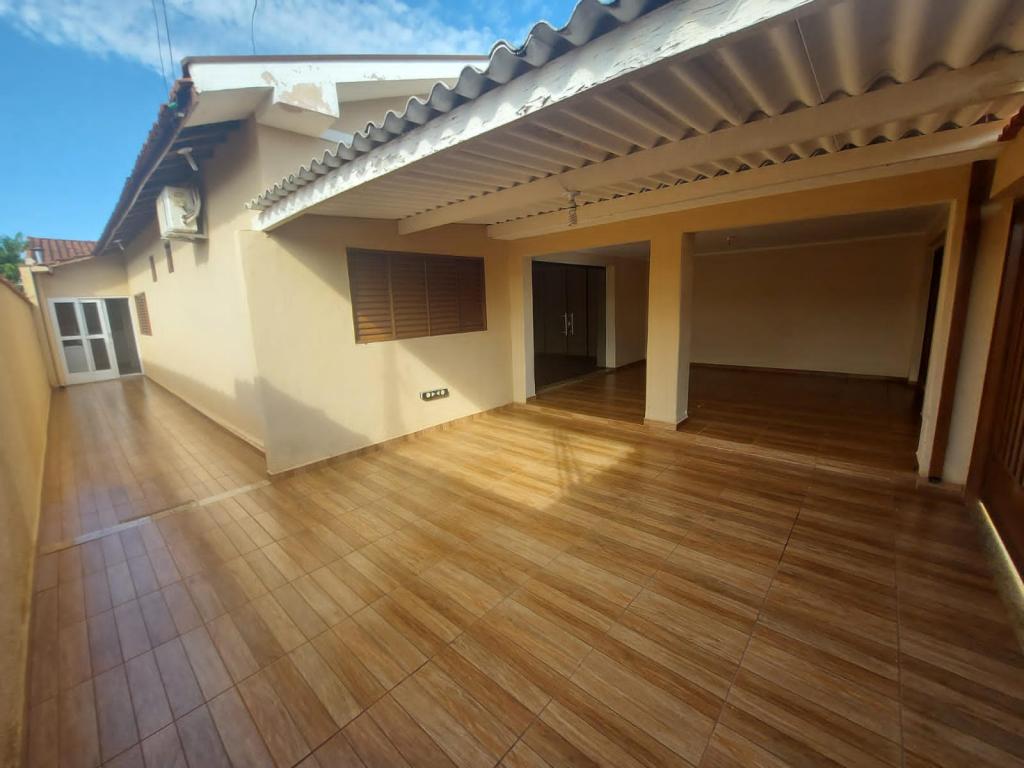 Casa à venda com 2 quartos, 175m² - Foto 1