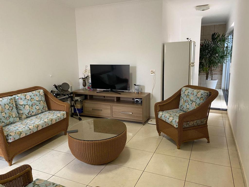 Casa à venda com 4 quartos, 200m² - Foto 1