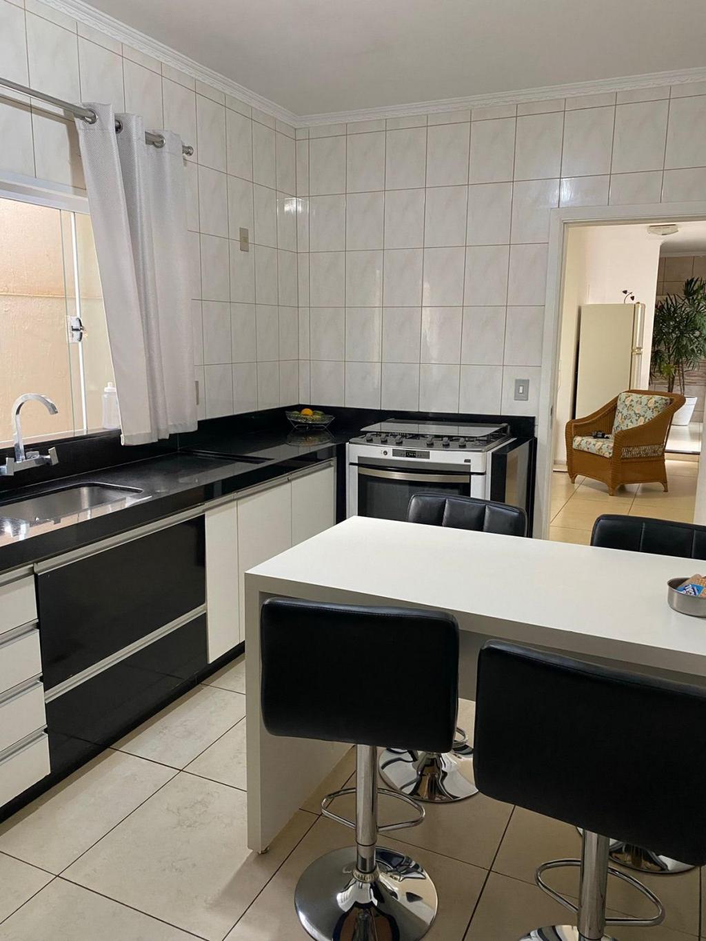 Casa à venda com 4 quartos, 200m² - Foto 5