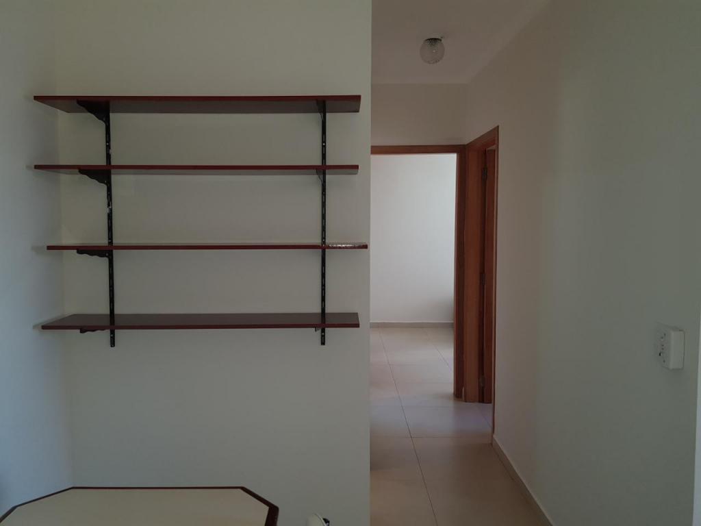 Apartamento à venda com 2 quartos, 68m² - Foto 3