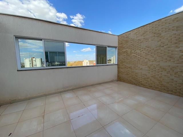 Apartamento à venda com 3 quartos, 264m² - Foto 3