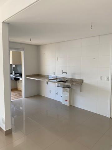 Apartamento à venda com 3 quartos, 131m² - Foto 2