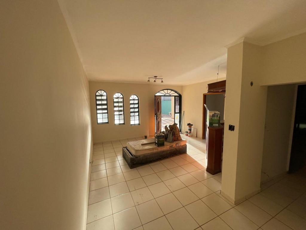 Casa à venda com 4 quartos, 255m² - Foto 2