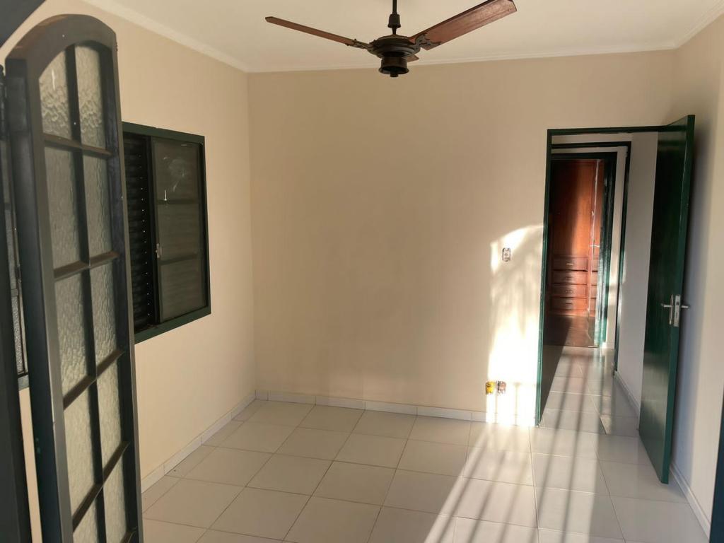 Casa à venda com 4 quartos, 255m² - Foto 4