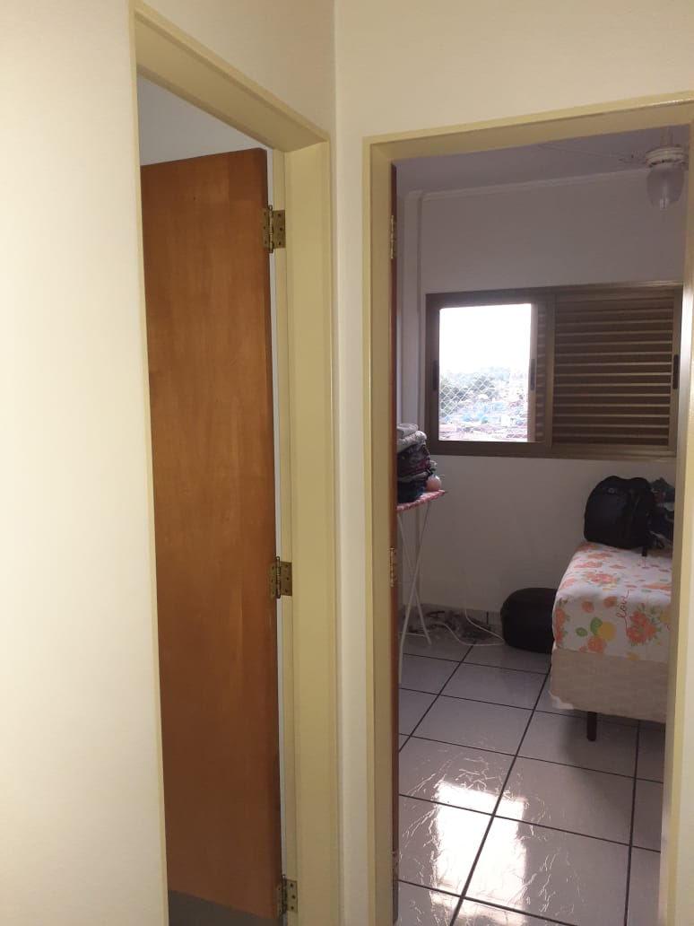 Apartamento à venda com 3 quartos, 80m² - Foto 2