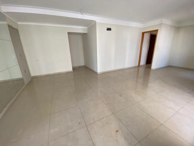 Apartamento à venda com 3 quartos, 135m² - Foto 2