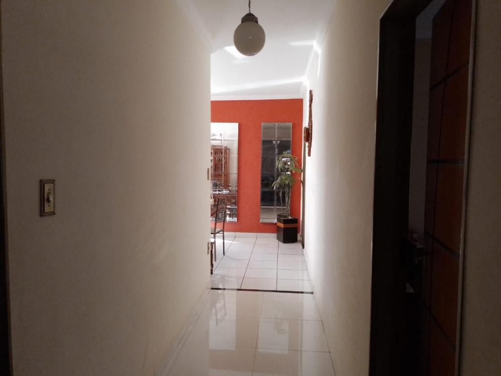 Casa à venda com 3 quartos, 190m² - Foto 2