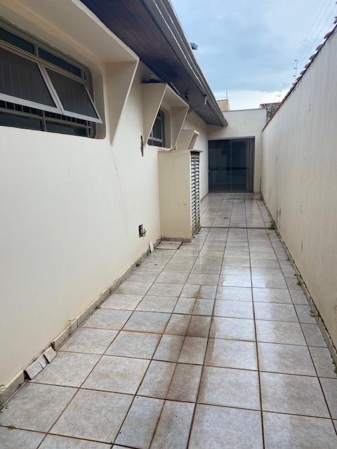 Casa à venda com 4 quartos, 391m² - Foto 2