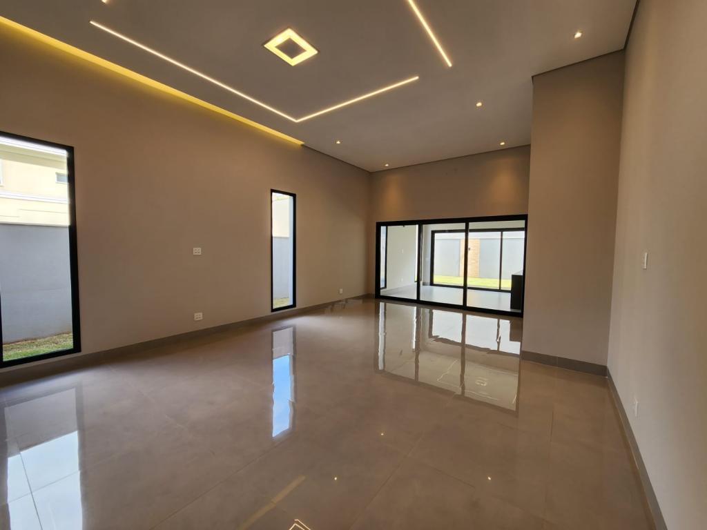 Casa de Condomínio à venda com 3 quartos, 270m² - Foto 2