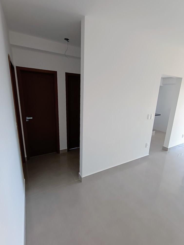 Apartamento à venda com 2 quartos, 67m² - Foto 2