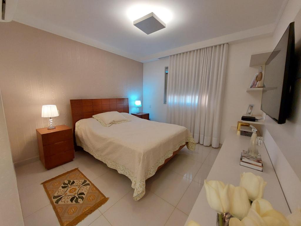 Apartamento à venda com 3 quartos, 200m² - Foto 4