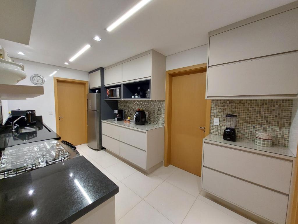 Apartamento à venda com 3 quartos, 200m² - Foto 17