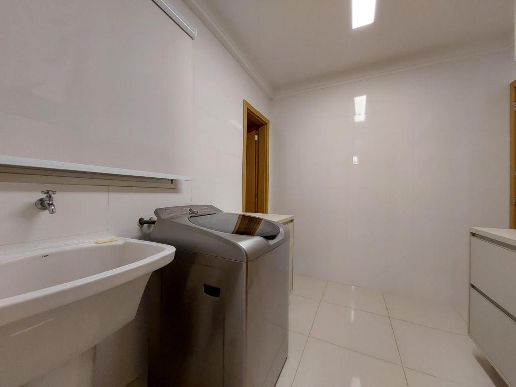 Apartamento à venda com 3 quartos, 200m² - Foto 18