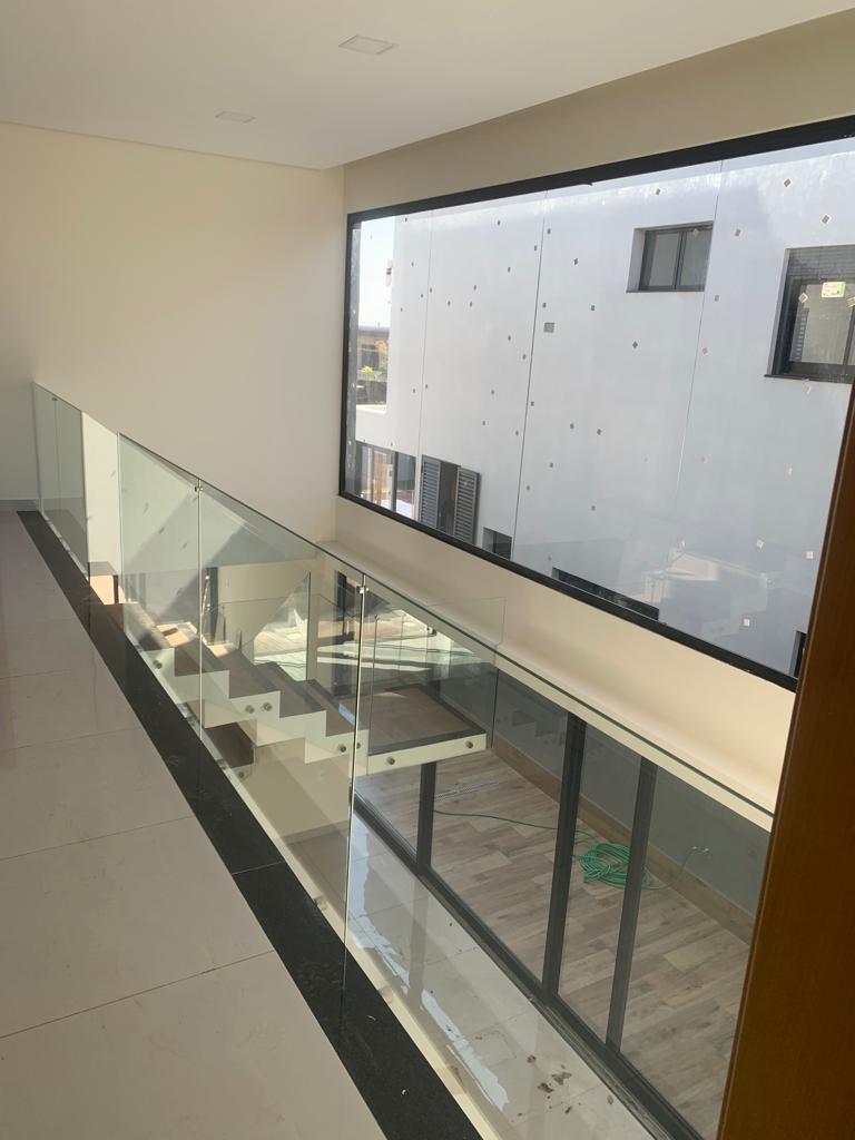 Casa de Condomínio à venda com 3 quartos, 243m² - Foto 2