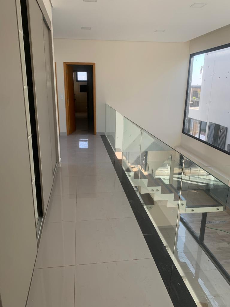 Casa de Condomínio à venda com 3 quartos, 243m² - Foto 1