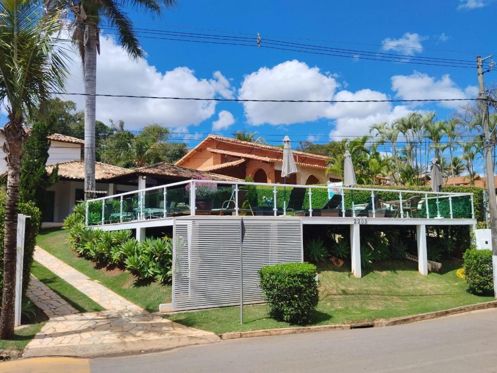 Casa à venda com 7 quartos, 330m² - Foto 1