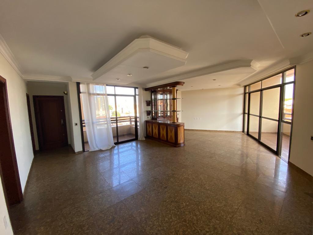 Apartamento à venda com 3 quartos, 185m² - Foto 1