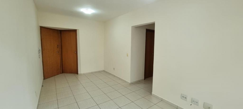 Apartamento à venda com 2 quartos, 70m² - Foto 3