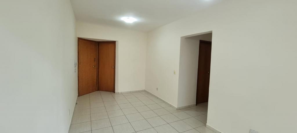 Apartamento à venda com 2 quartos, 70m² - Foto 4