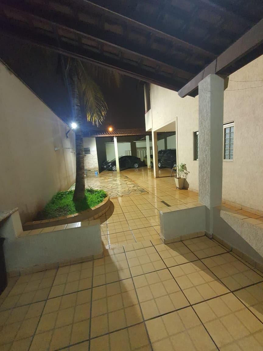 Casa à venda com 4 quartos, 150m² - Foto 1