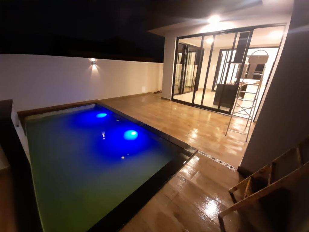 Casa de Condomínio à venda com 3 quartos, 250m² - Foto 24