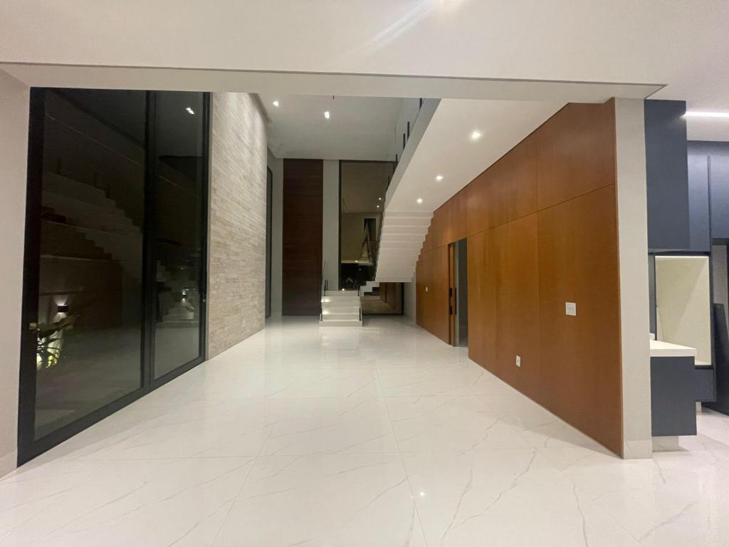 Casa de Condomínio à venda com 3 quartos, 370m² - Foto 4